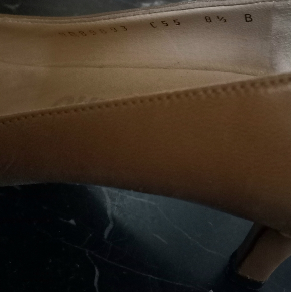 FERRAGAMO 8.5 B Width - Picture 4 of 9